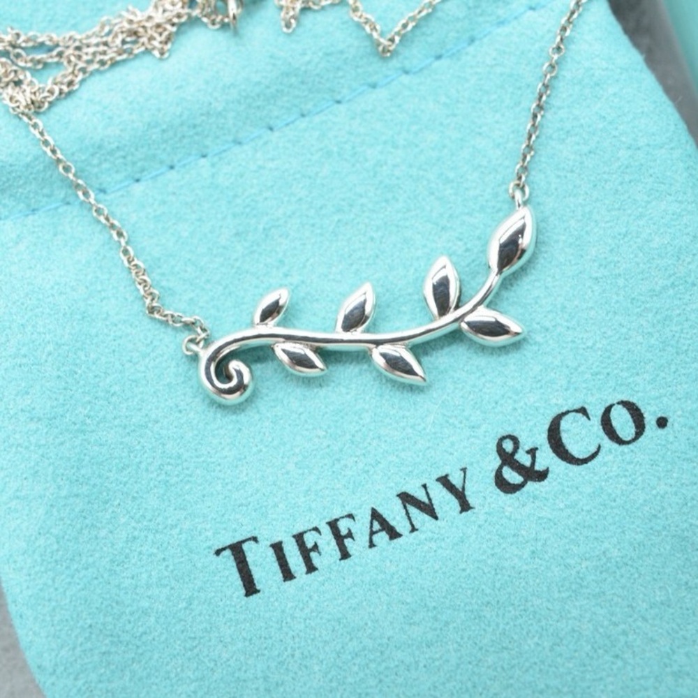 Authentic Tiffany & Co. Paloma Picasso Olive Leaf Vine Necklace Sterling Silver.